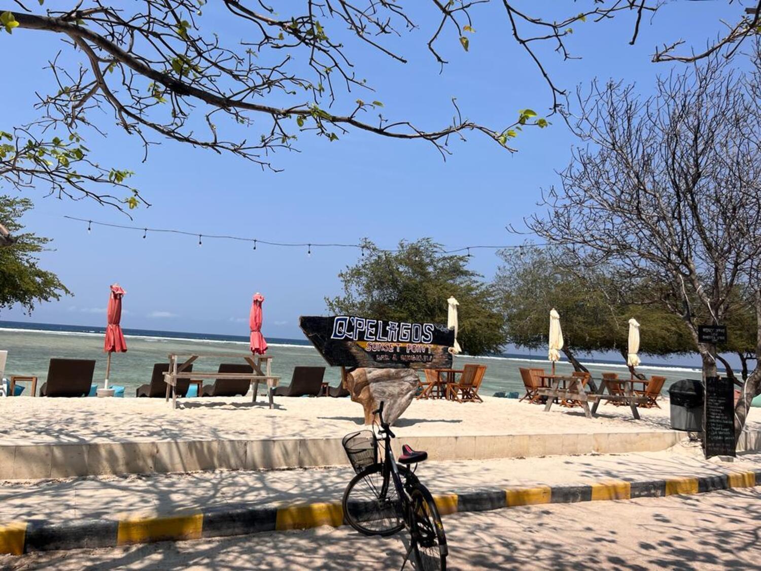 Q'Pelagos Sunset Bungalow Gili Trawangan Exterior photo