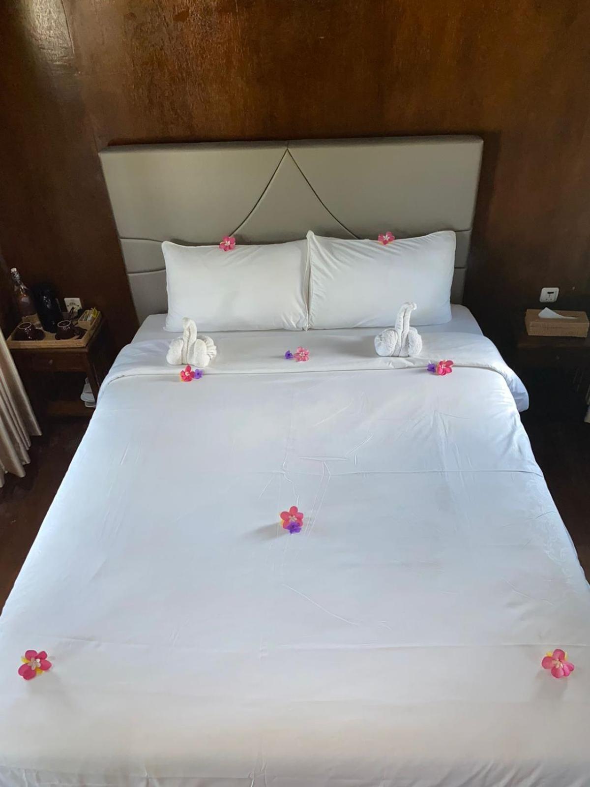 Q'Pelagos Sunset Bungalow Gili Trawangan Exterior photo